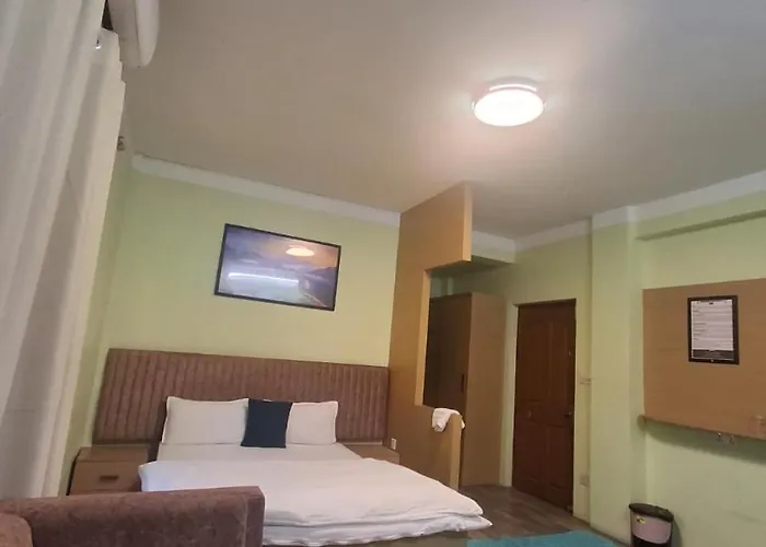 Chautara Restro & Апартаменты *